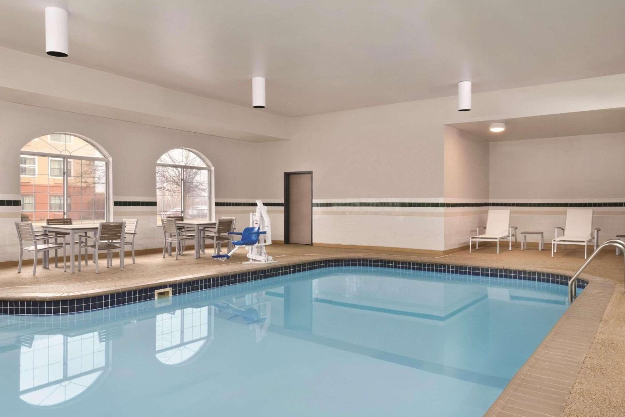 Country Inn & Suites By Radisson, Merrillville, In Buitenkant foto